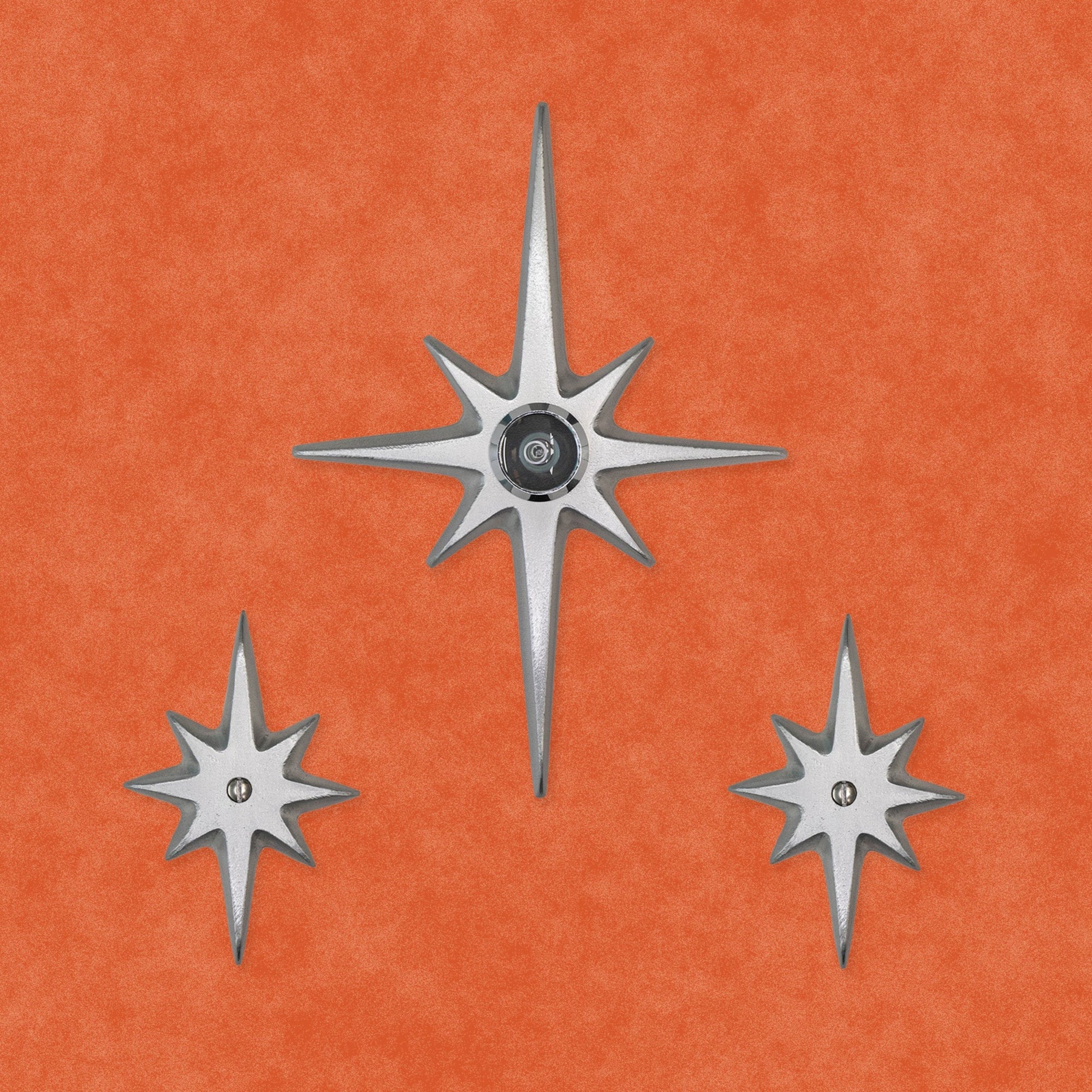 A different formation of the set of three with peephole. The medium star is in the center, the two small stars are on bottom left and right.