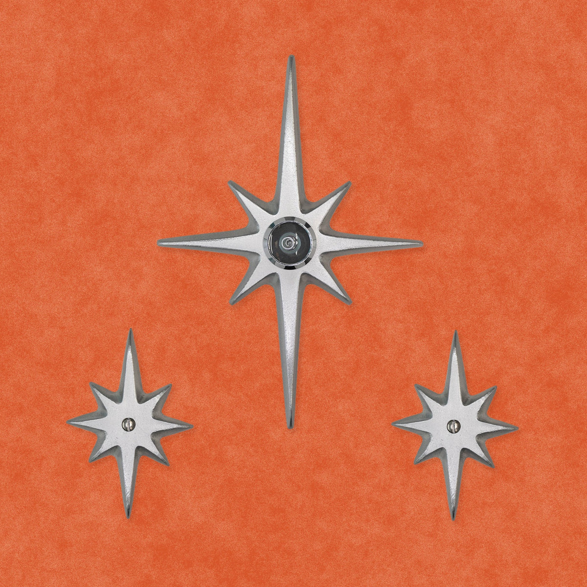 A different formation of the set of three with peephole. The medium star is in the center, the two small stars are on bottom left and right.