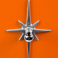 Another view of the hook. The starburst style is two long points on top and bottom, two medium points horizontally, then 4 shorter points in between.